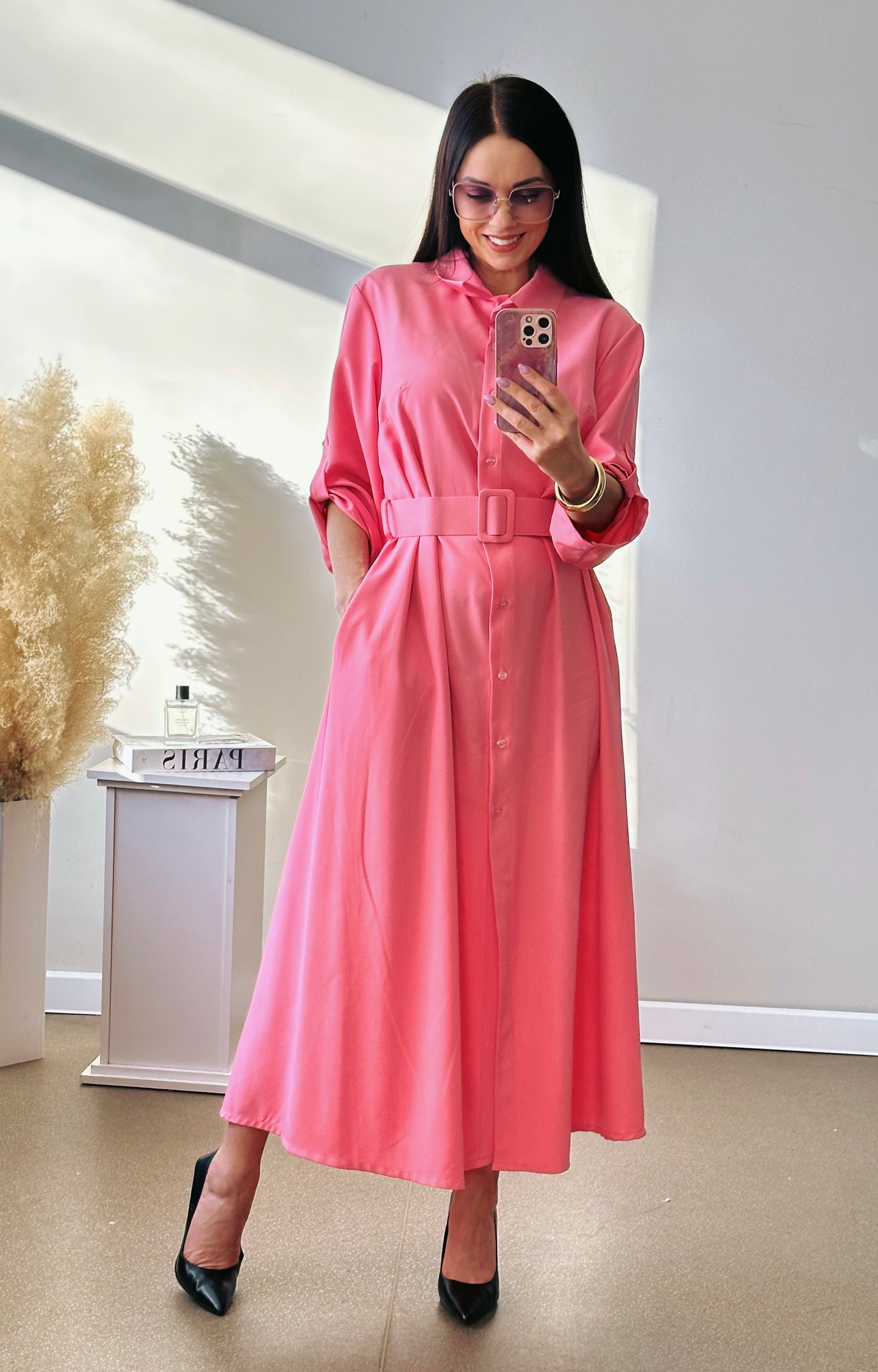 Koralų spalvos suknelė