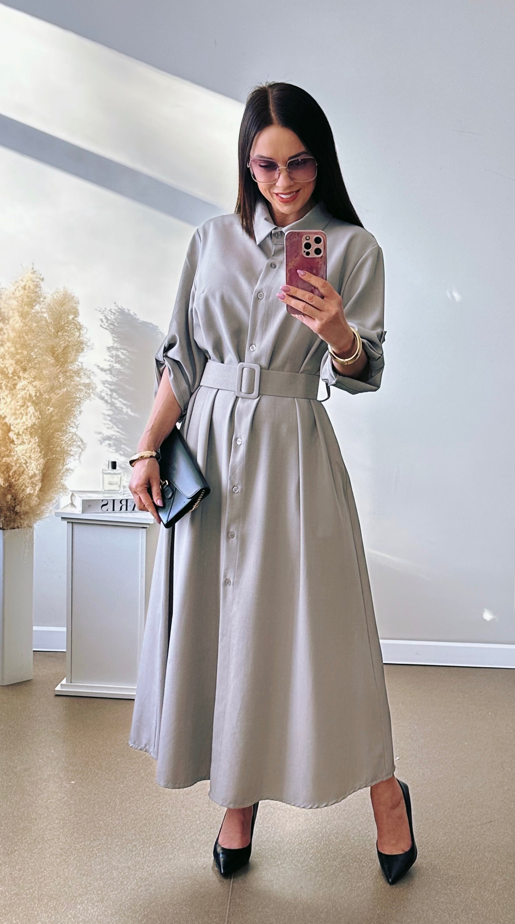 Klasikinė pilka suknelė