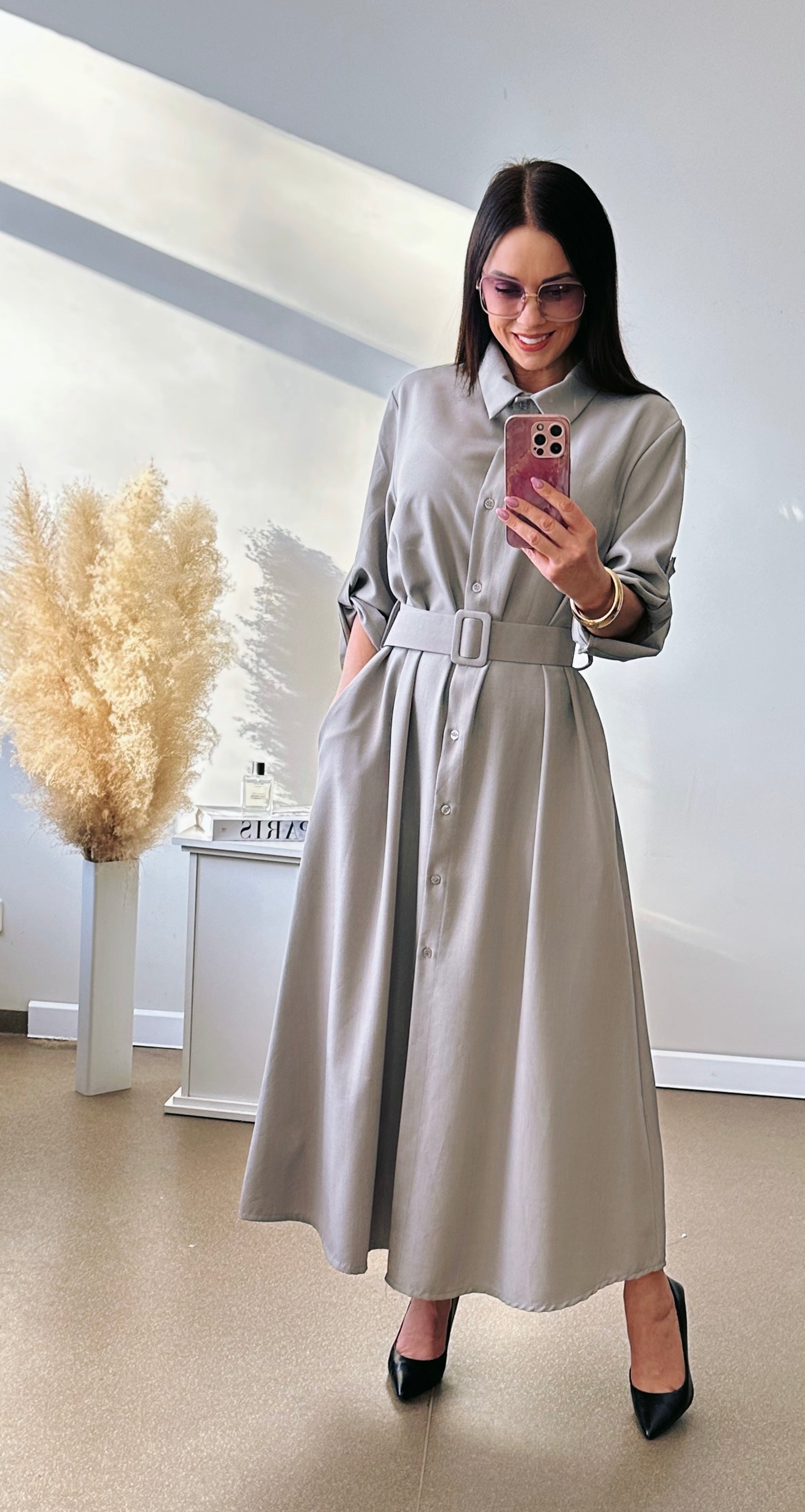 Klasikinė pilka suknelė