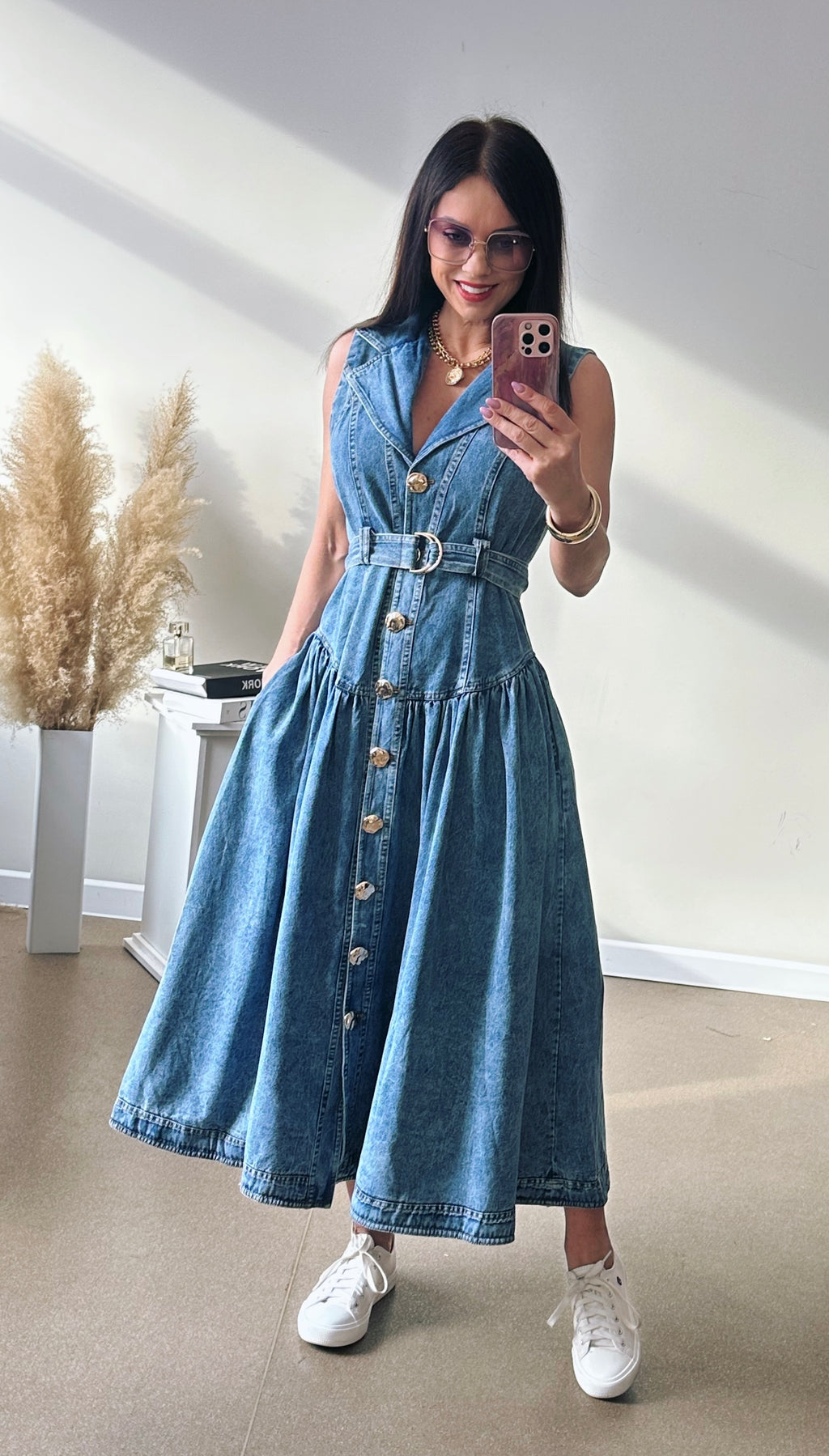 Šviesaus džinso suknelė