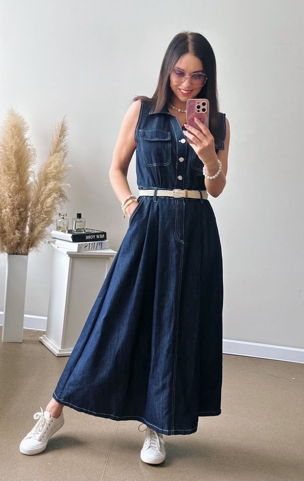 Tamsaus džinso suknelė