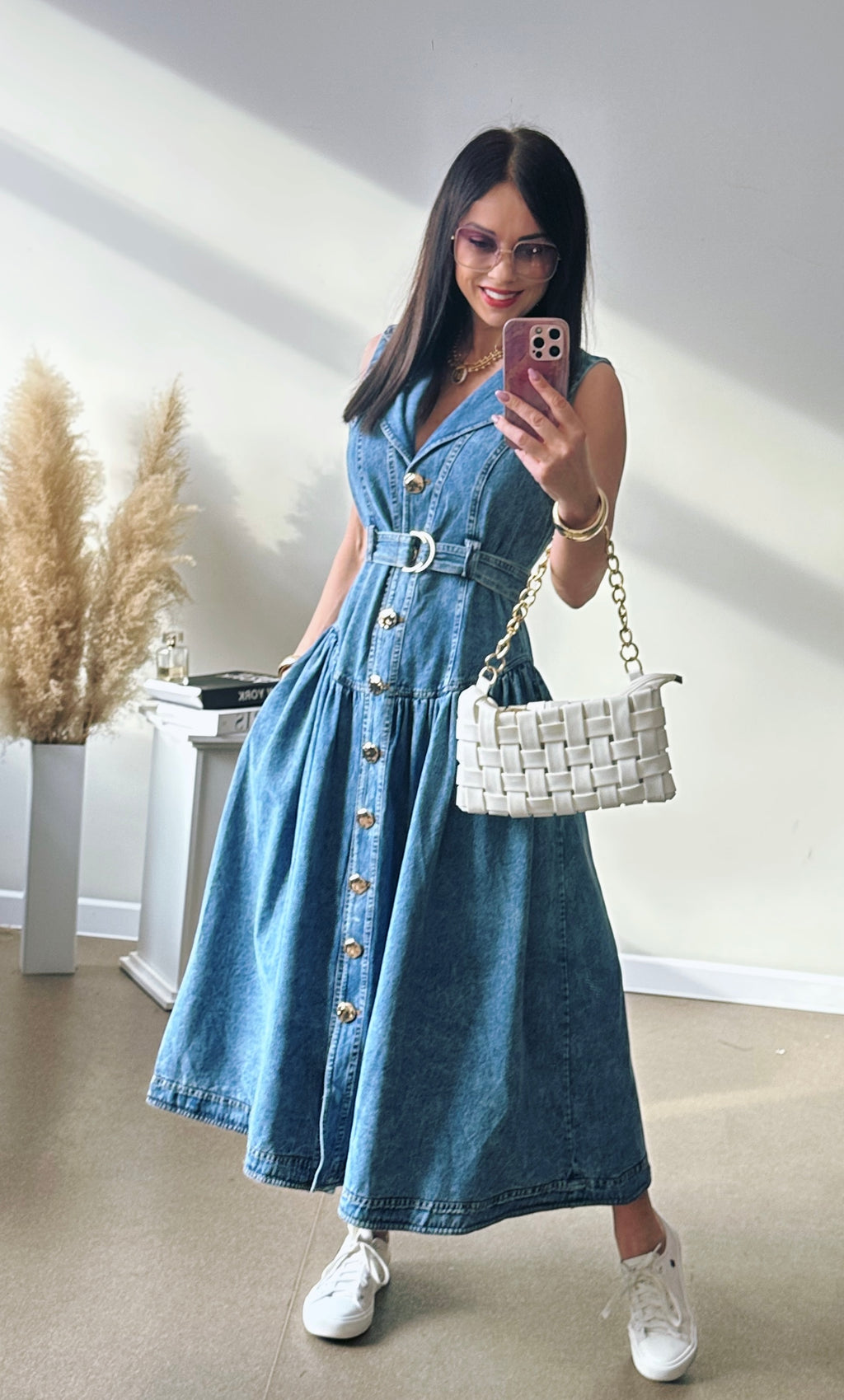 Šviesaus džinso suknelė