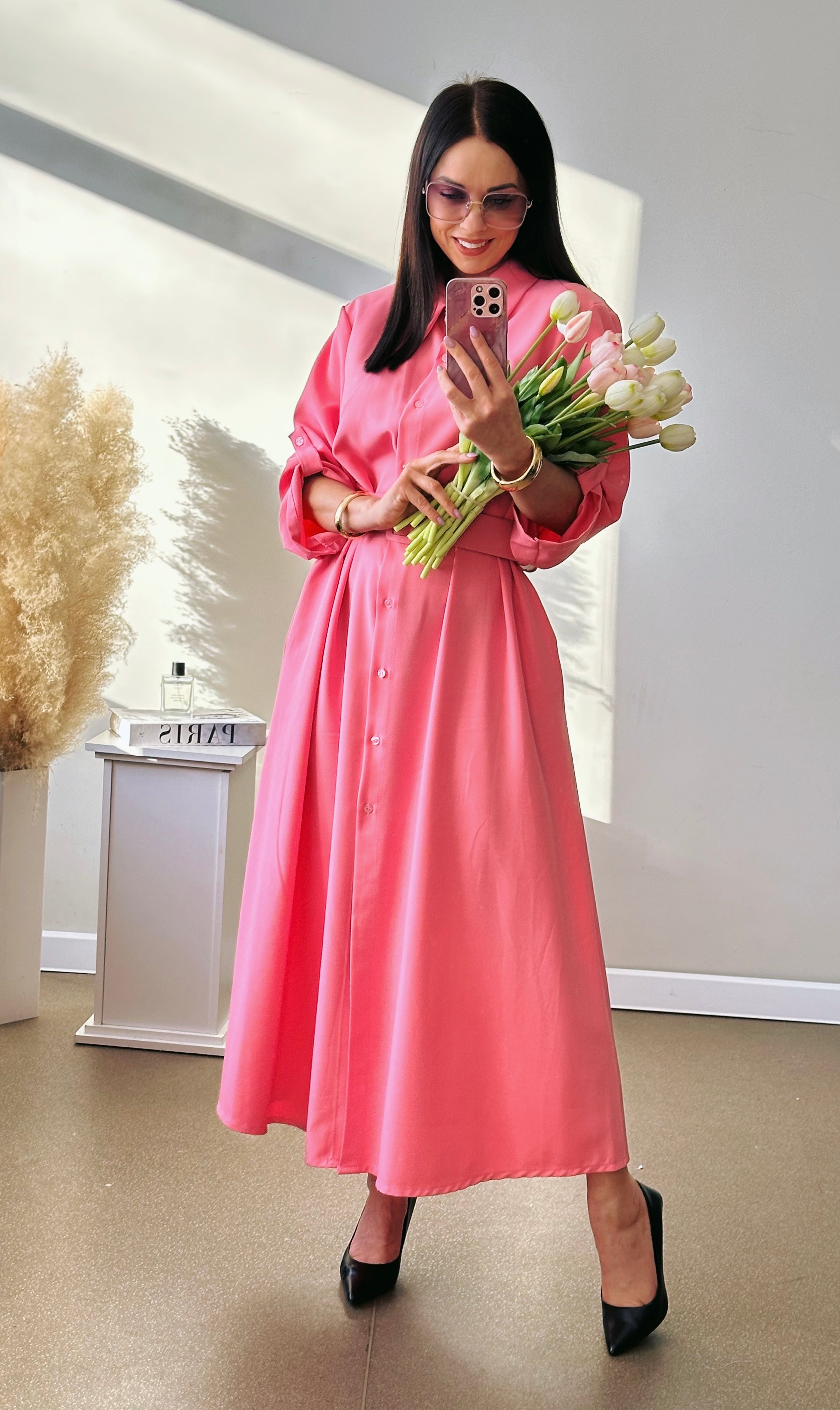 Koralų spalvos suknelė