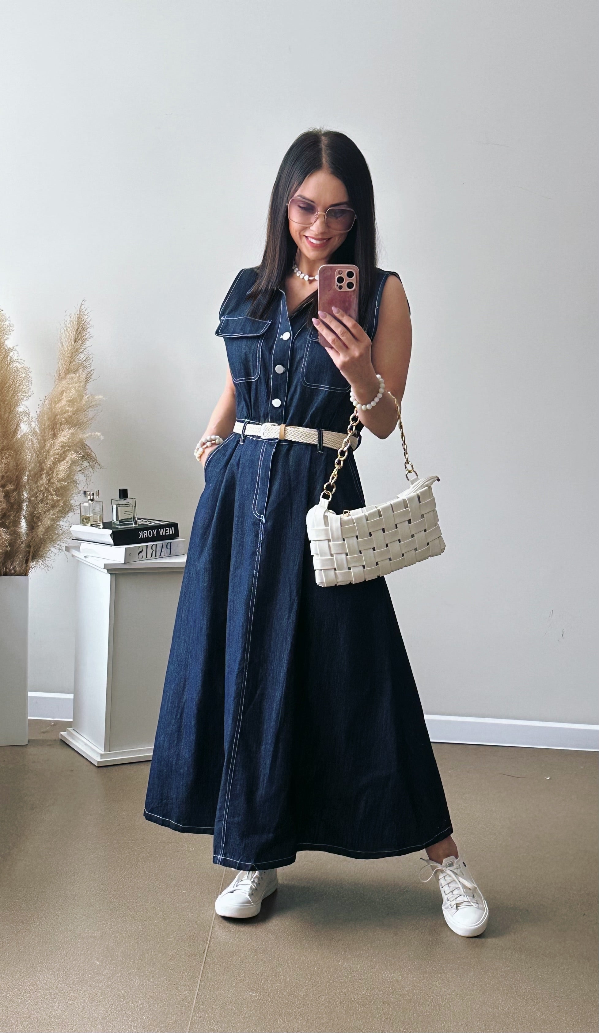 Tamsaus džinso suknelė