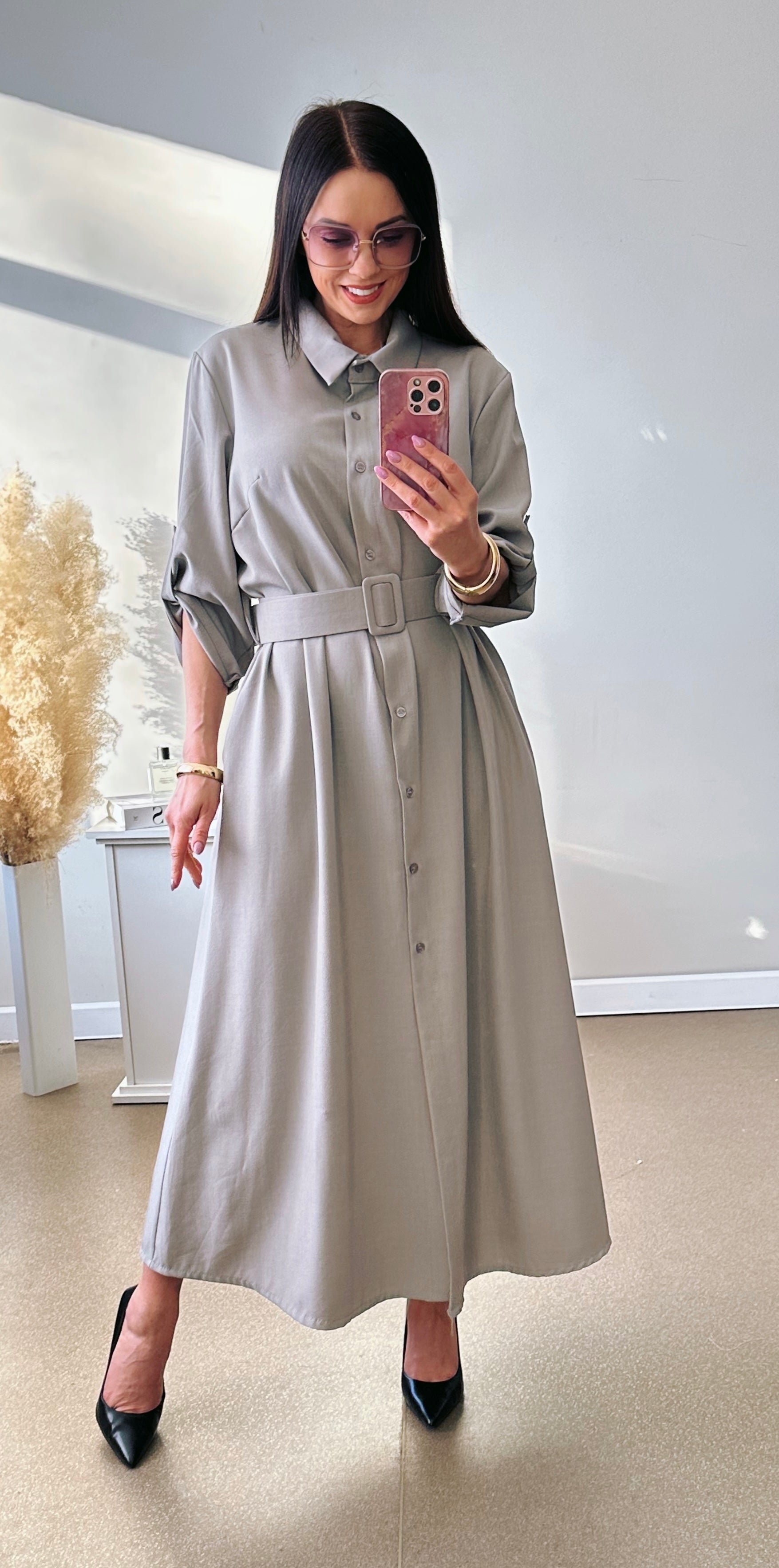 Klasikinė pilka suknelė